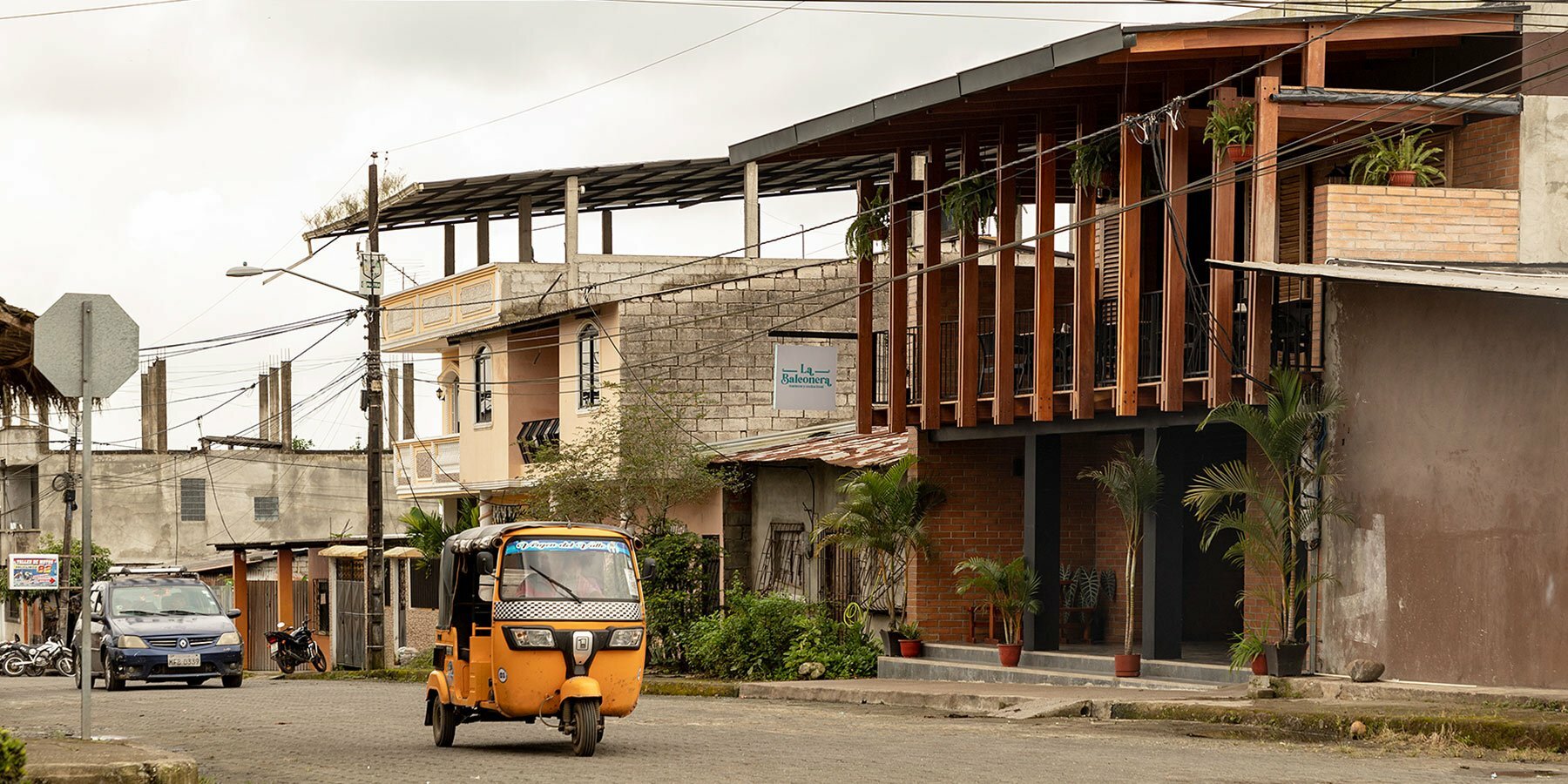 la-balconera-natura-futura-designboom-full-1