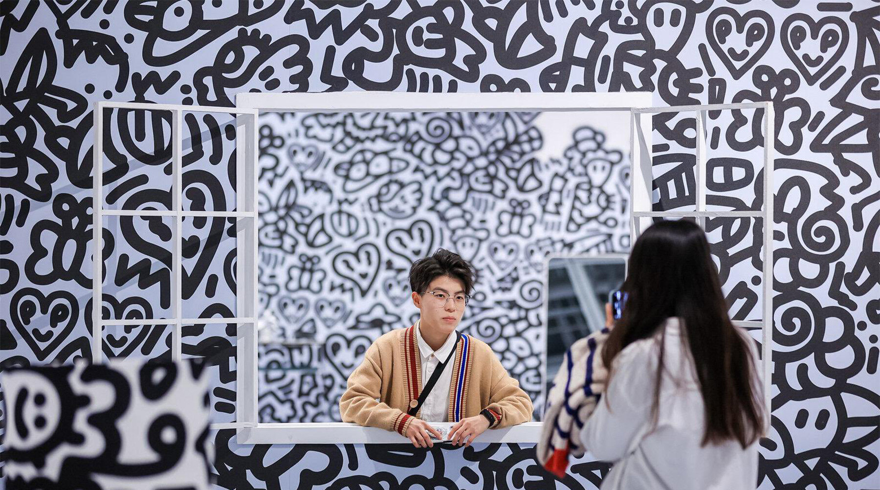 mr-doodle-in-love-wuhan-k11-designboom-full