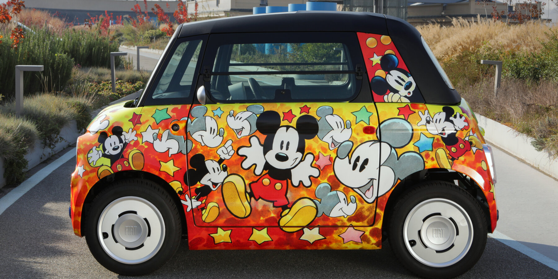 mickey-mouse-fiat-500-topolino-disney-car-giorgio-cavazzano-turin-lingotto-centennary-designboom-ban