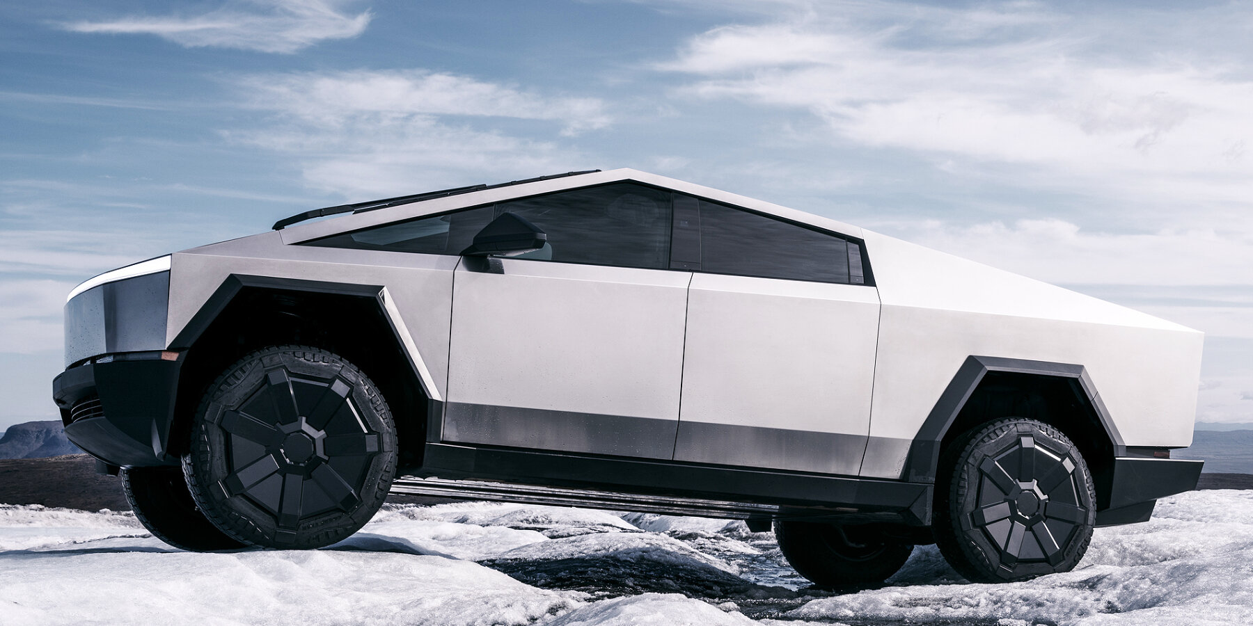 tesla-cybertruck-delivery-begins-cyberbeast-all-wheel-rear-drive-car-designboom-1800