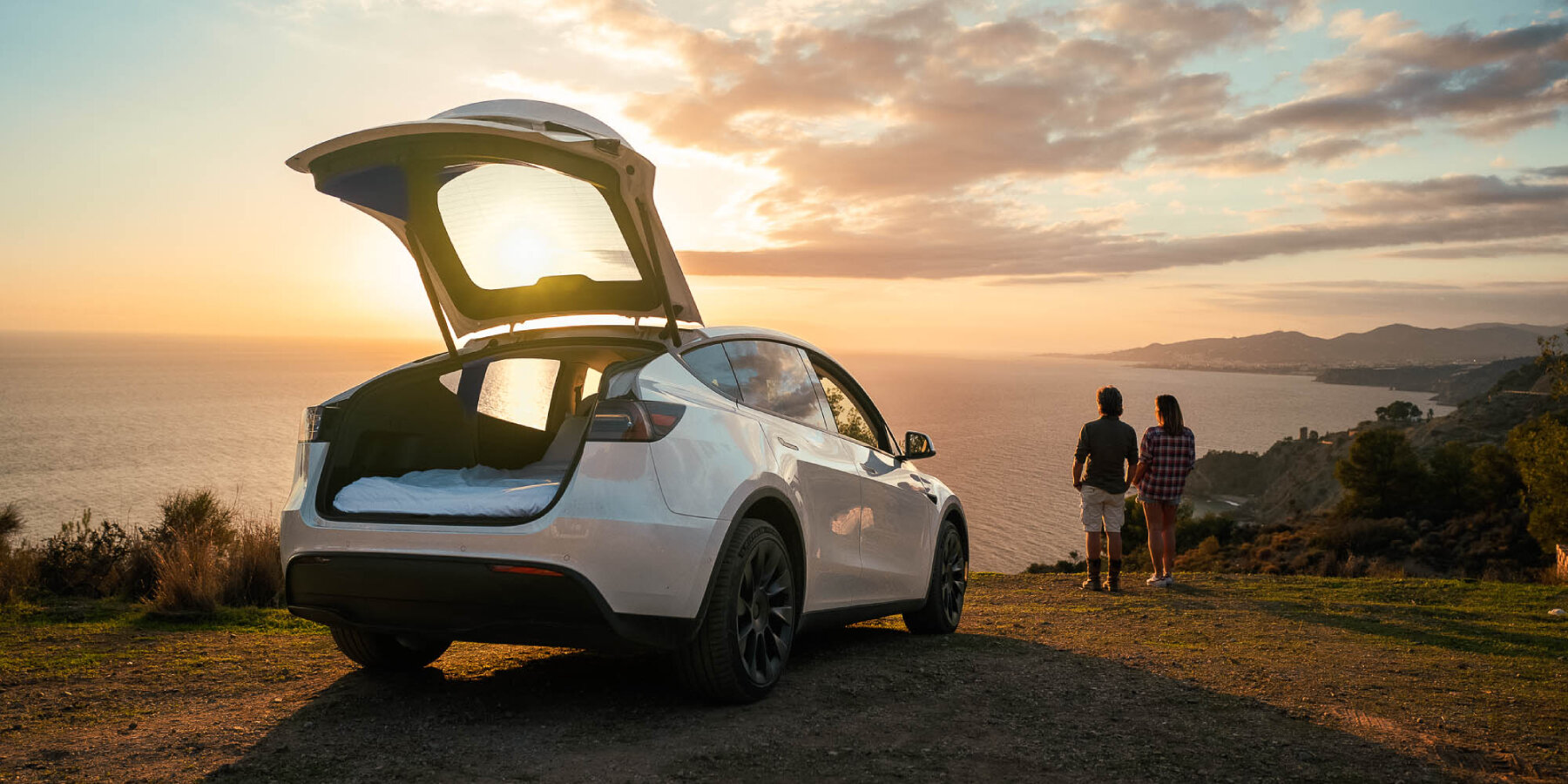 snuuzu-inflatable-hotel-beds-tesla-cars-model-y-3-designboom-ban2