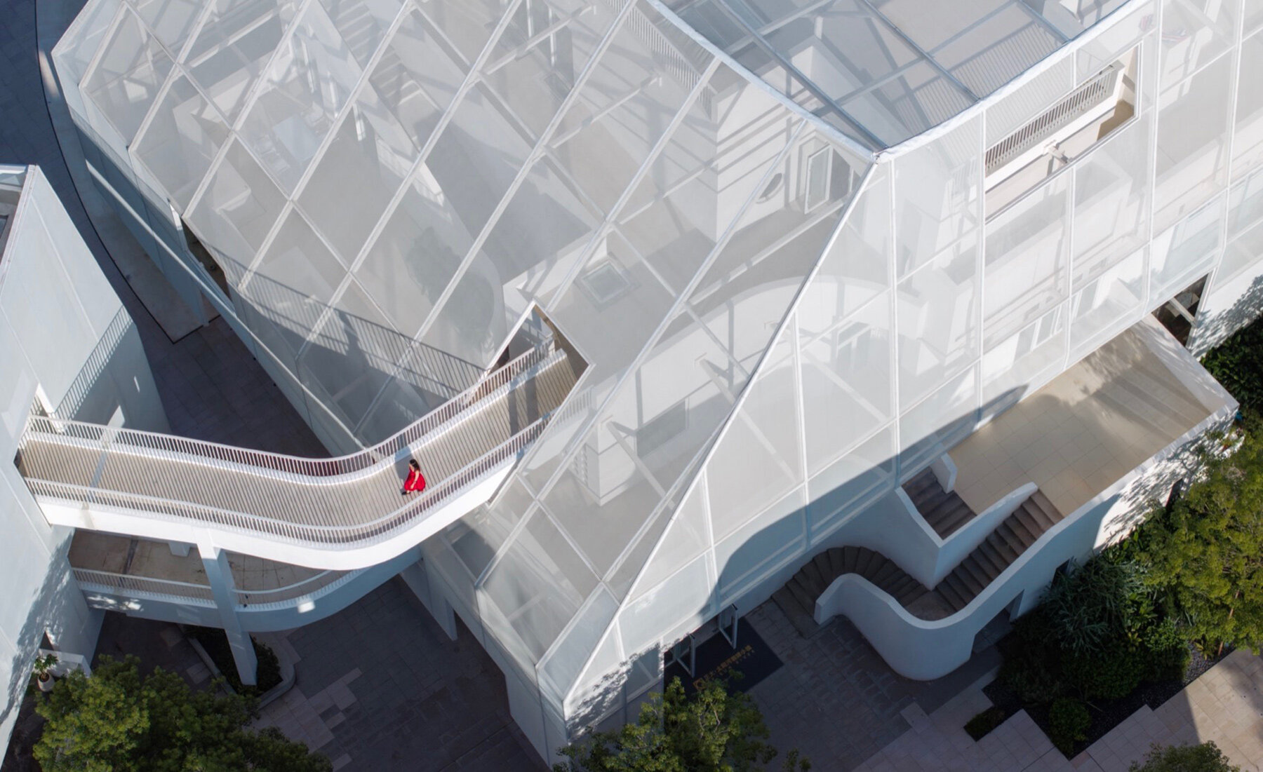 wutopia-lab-flickering-peak-sun-river-art-gallery-designboom-06a