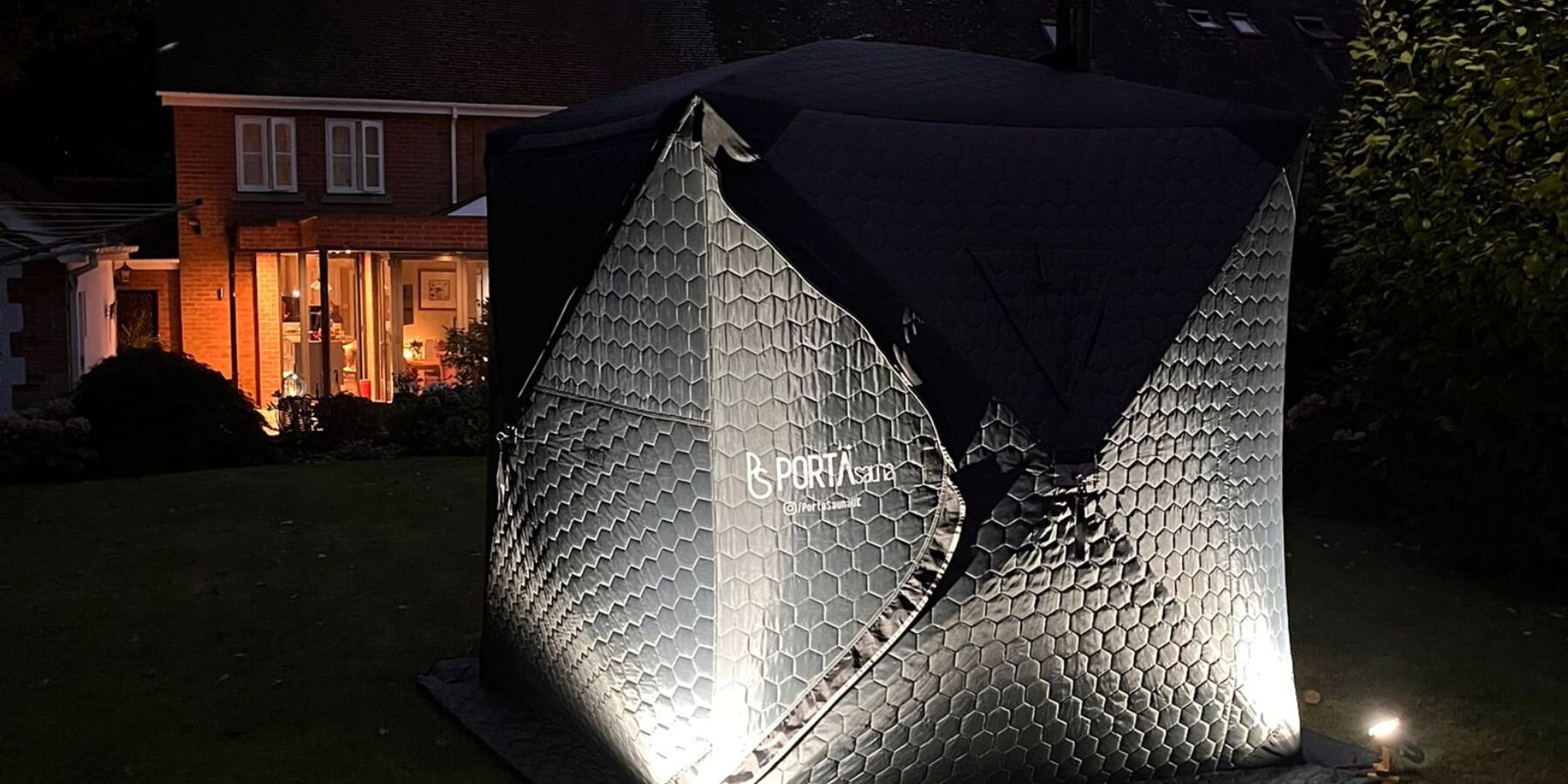 weather-resistant-portasauna-hex-semi-permanent-retreat-garden-jordan-boon-harry-beardsley-designboom-1800-01