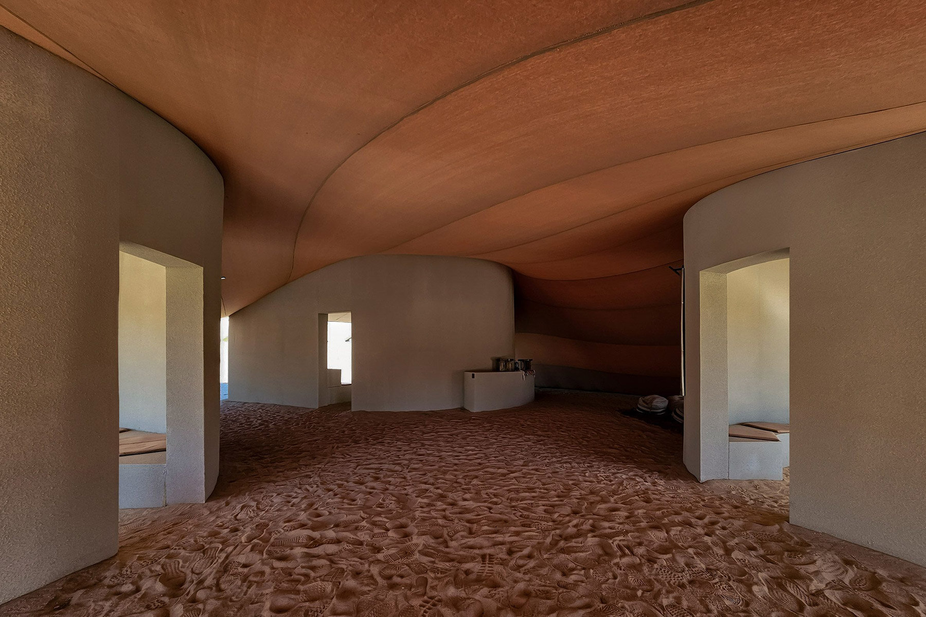 clover-studio-hegra-bedouin-tents-saudi-arabia-designboom-08a