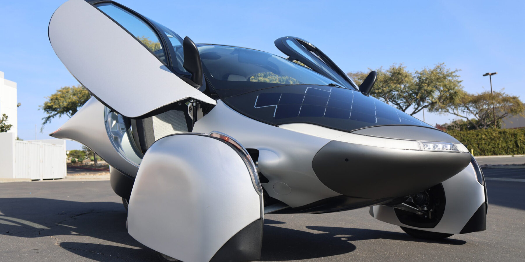 aptera-production-ready-solar-electric-car-CES-2025-designboom-ban