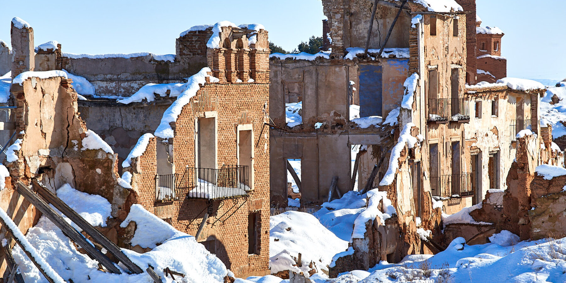 world-monuments-watch-list-2025-moon-gaza-lighthouses-maine-designboom-ban