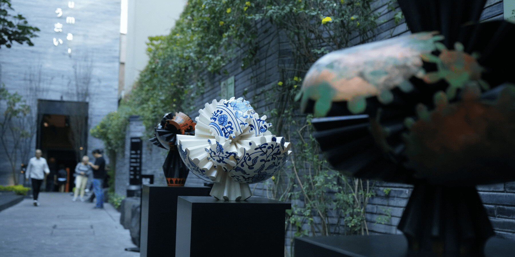 oculta-studio-kinetic-vases-milan-design-week-designboom-1800-2